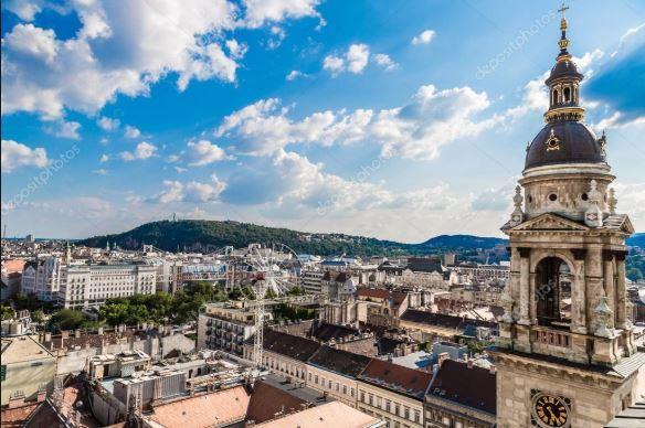 Apartment At The Deak Ferenc Ter Budapest Bagian luar foto