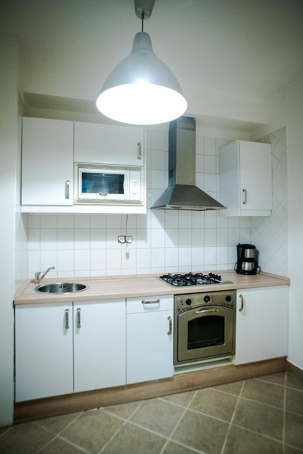 Apartment At The Deak Ferenc Ter Budapest Bagian luar foto