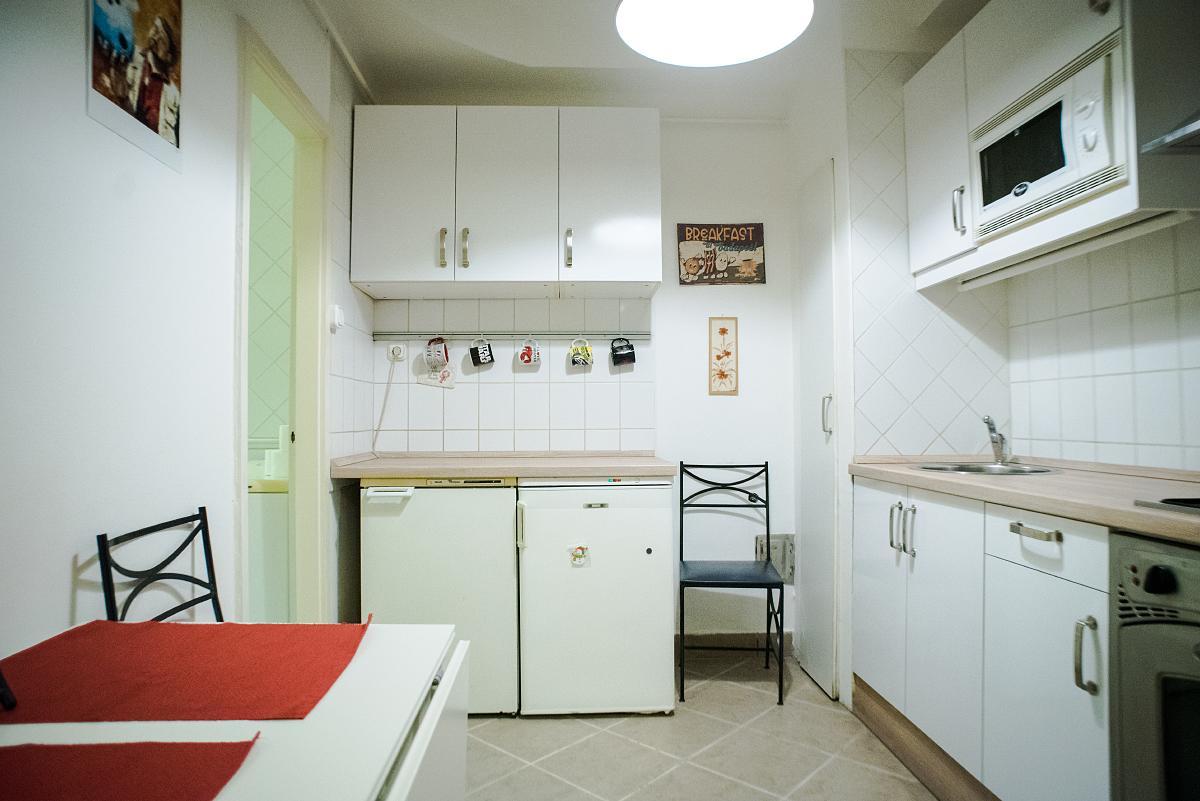 Apartment At The Deak Ferenc Ter Budapest Bagian luar foto